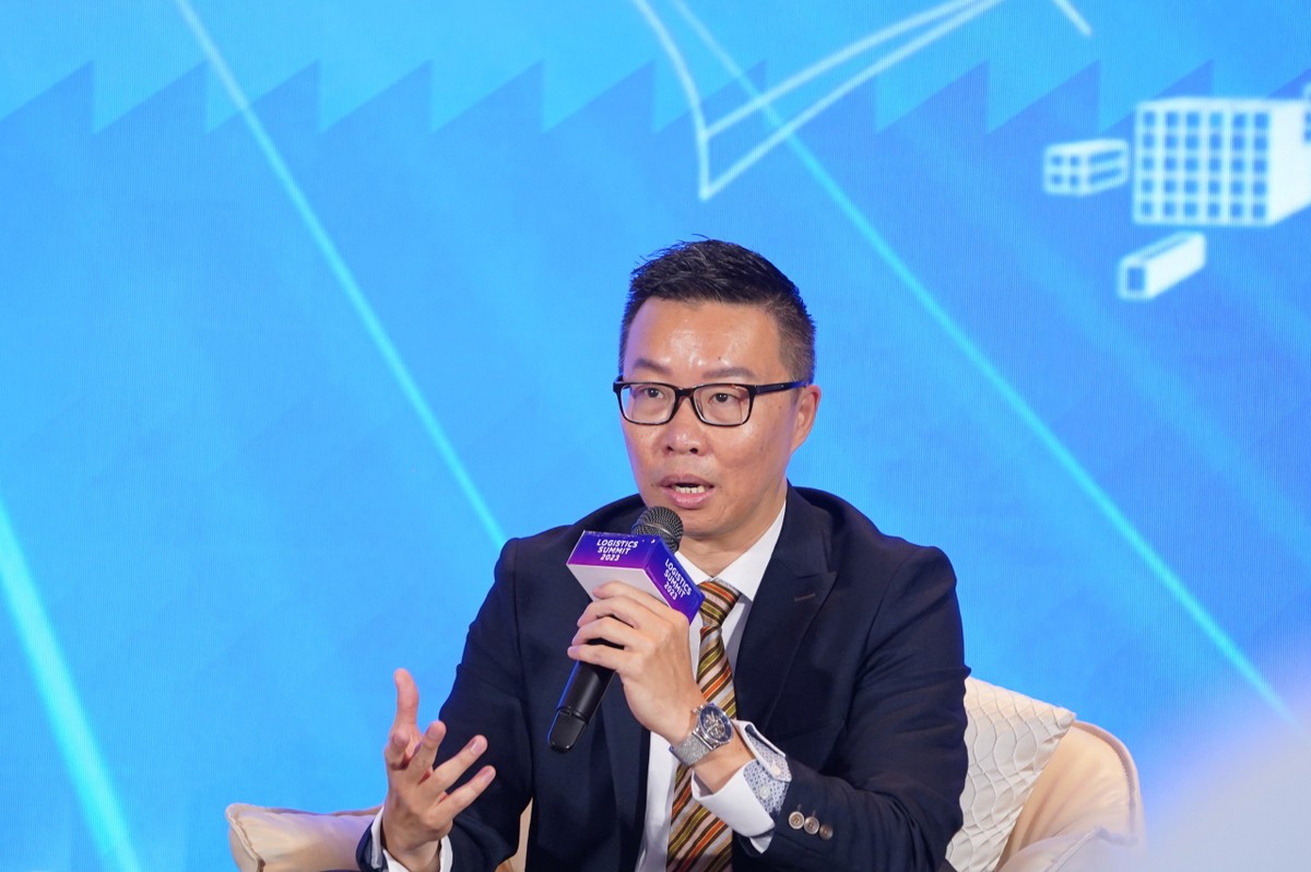 Ông Edwin Chee, Giám đốc điều hành SLP Vietnam chia sẻ tại phiên thảo luận 1. Ảnh: Lê Toàn.