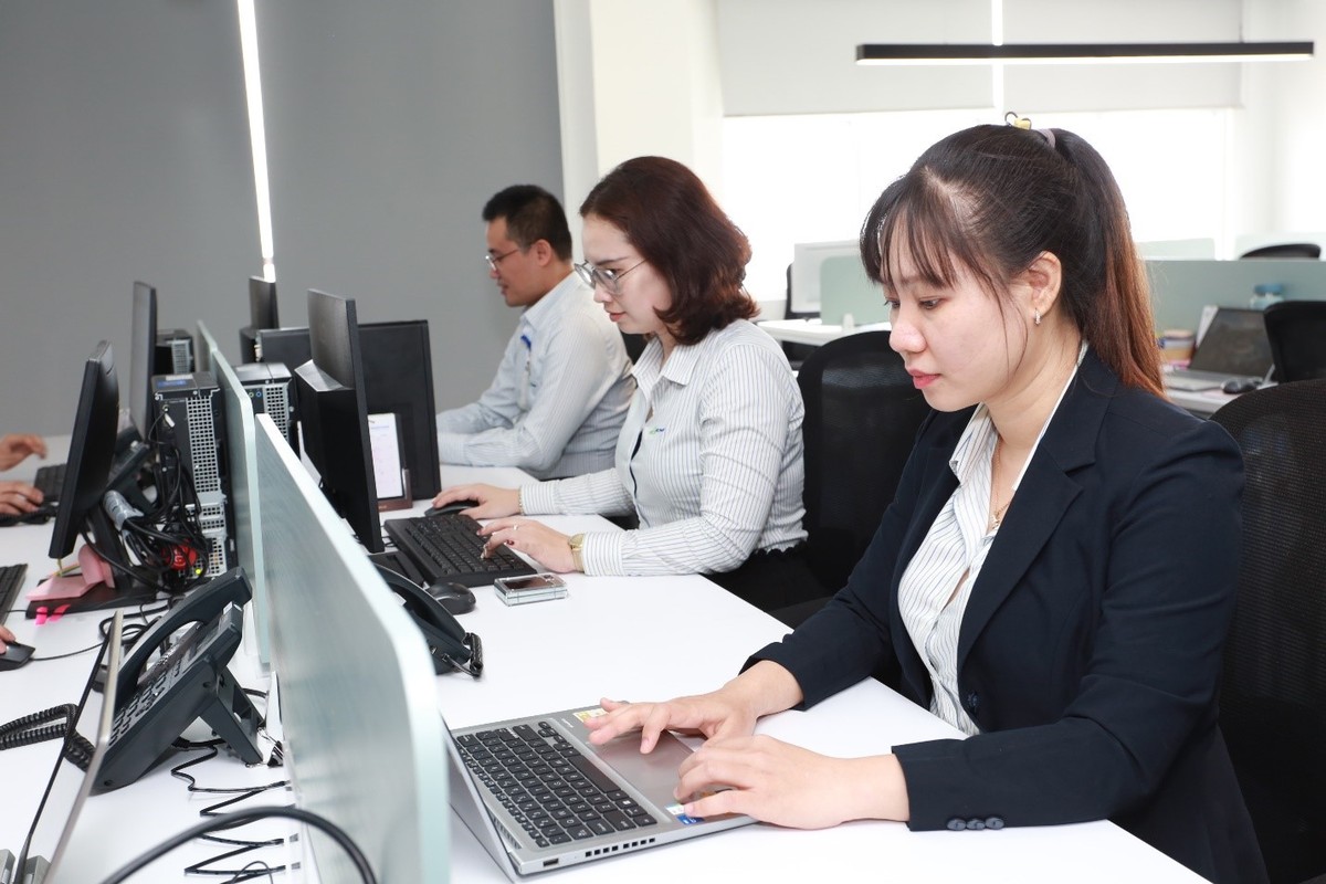 Nhân viên Imexpharm làm việc tại văn phòng đại diện mới Nhân viên Imexpharm làm việc tại văn phòng đại diện mới