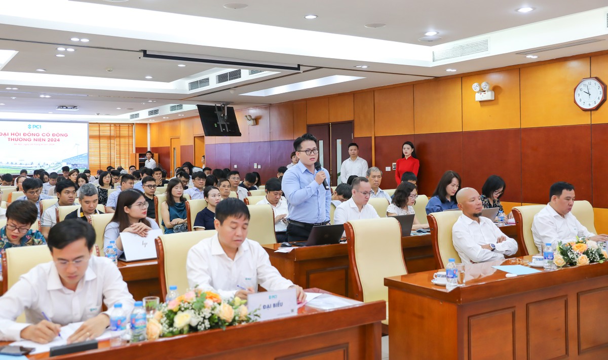 Cổ đông đặt câu hỏi thảo luận với Ban lãnh đạo Tập đoàn PC1 tại ĐHCĐ Cổ đông đặt câu hỏi thảo luận với Ban lãnh đạo Tập đoàn PC1 tại ĐHCĐ