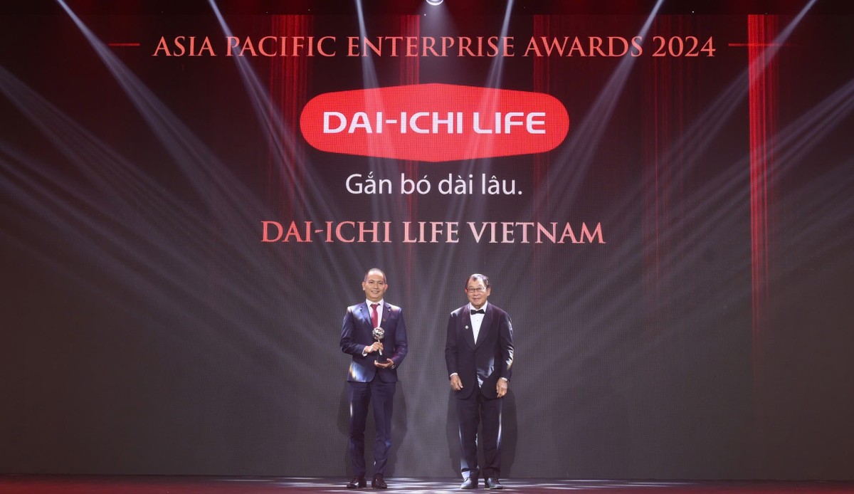 Ông Trần Châu Danh – Tổng giám đốc Công ty Quản lý Quỹ Dai-ichi Life Việt Nam (bên trái) nhận giải “Thương hiệu truyền cảm hứng” (Inspirational Brand Award) tại Lễ trao Giải thưởng Doanh nghiệp châu Á - Asia Pacific Enterprise Awards (APEA) 2024 Ông Trần Châu Danh – Tổng giám đốc Công ty Quản lý Quỹ Dai-ichi Life Việt Nam (bên trái) nhận giải “Thương hiệu truyền cảm hứng” (Inspirational Brand Award) tại Lễ trao Giải thưởng Doanh nghiệp châu Á - Asia Pacific Enterprise Awards (APEA) 2024