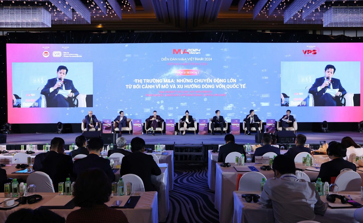 Các diễn giả tham gia thảo luận Phiên 1. Ảnh: Lê Toàn