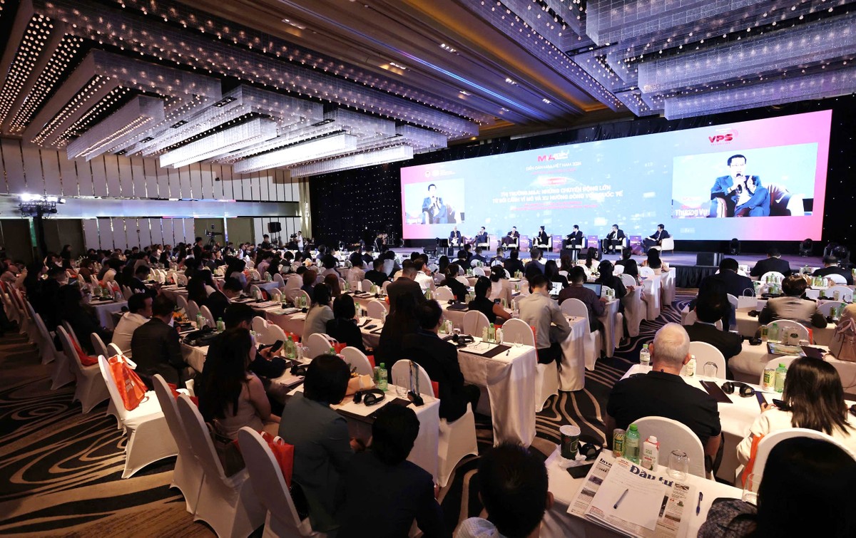 Toàn cảnh phiên thảo luận thứ nhất. Ảnh: Lê Toàn.