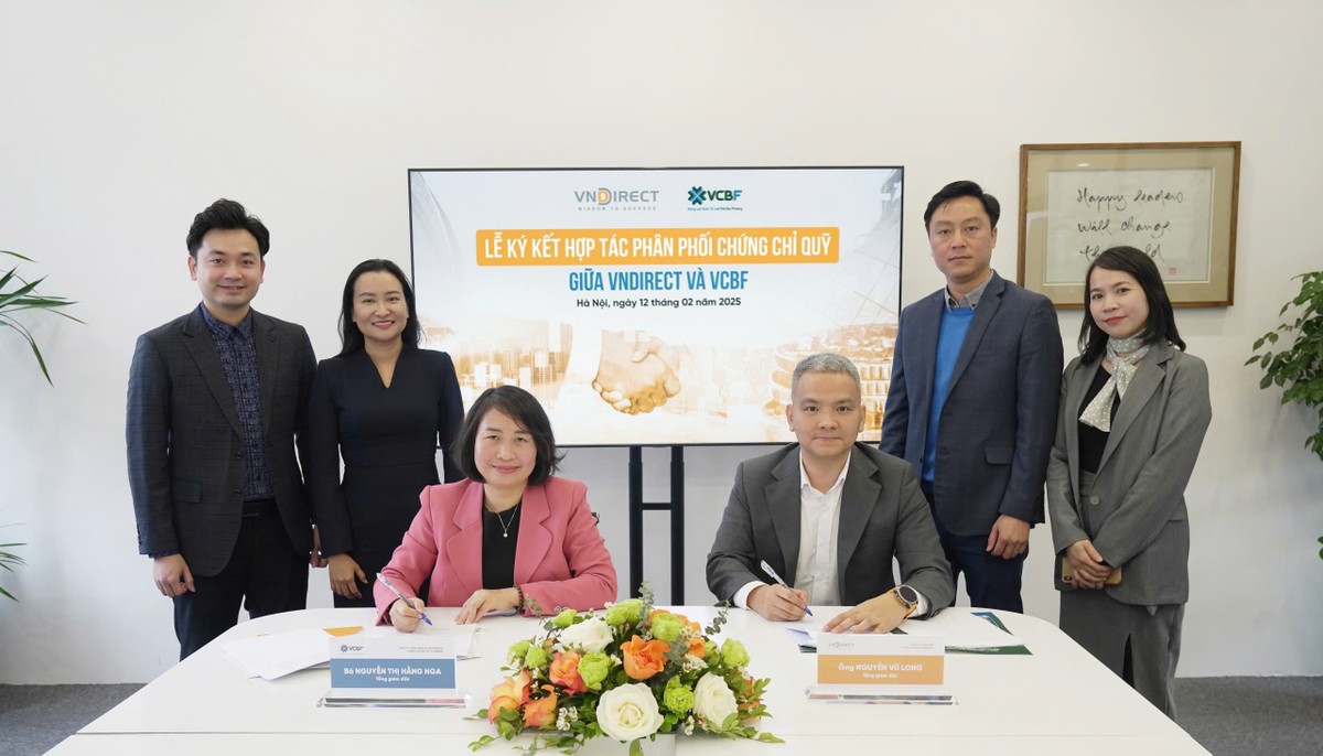 Lễ ký kết hợp tác phân phối chứng chỉ quỹ giữa VNDIRECT và VCBF Lễ ký kết hợp tác phân phối chứng chỉ quỹ giữa VNDIRECT và VCBF