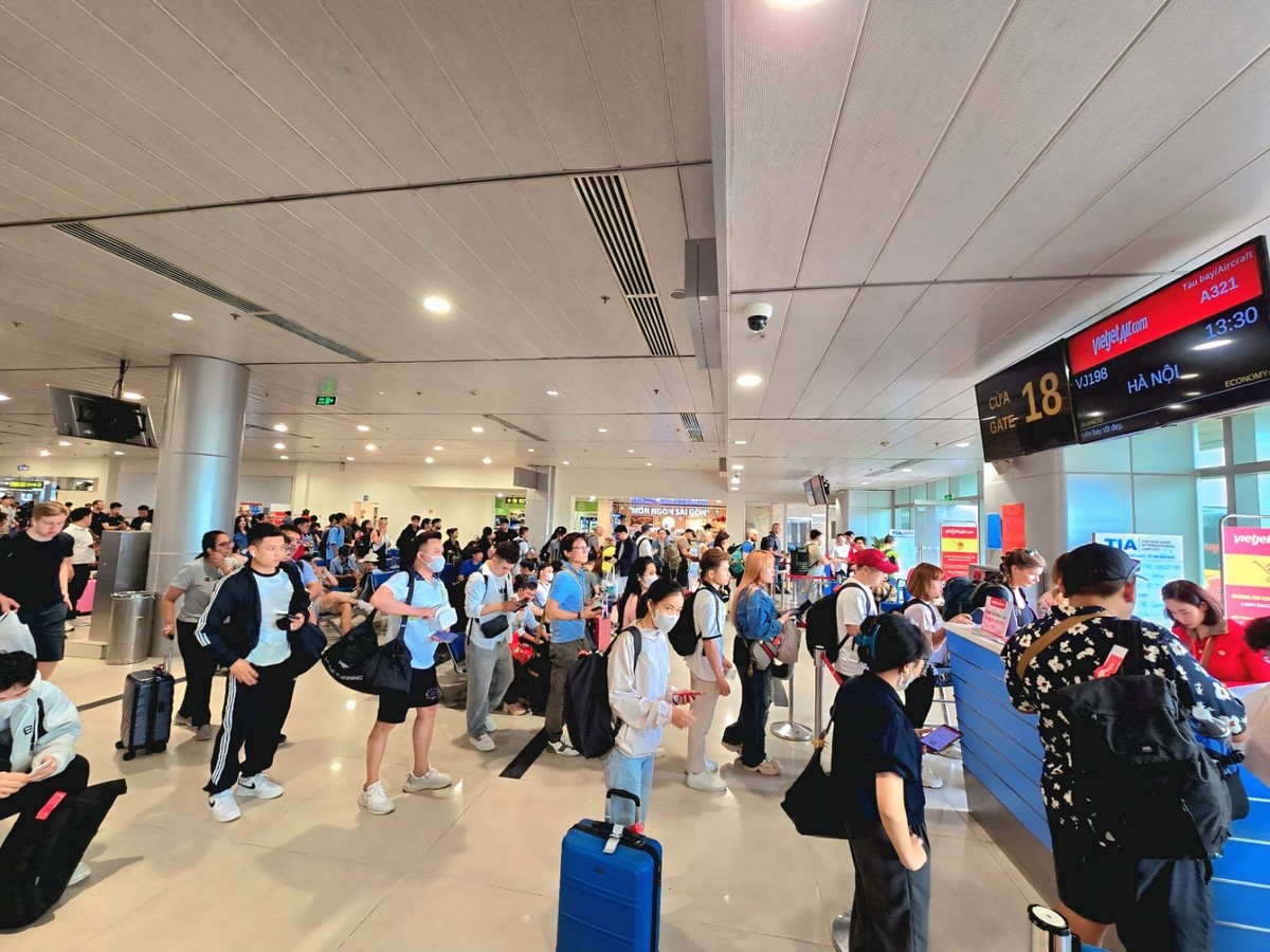 Hoạt động thông suốt tại sân bay dù lưu lượng khách tăng cao Hoạt động thông suốt tại sân bay dù lưu lượng khách tăng cao