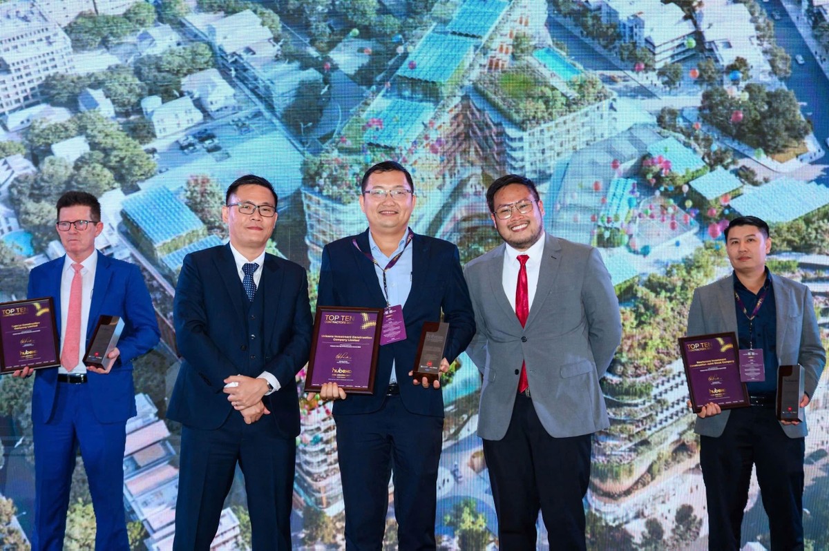 Đại diện Unicons nhận giải Đại diện Unicons nhận giải