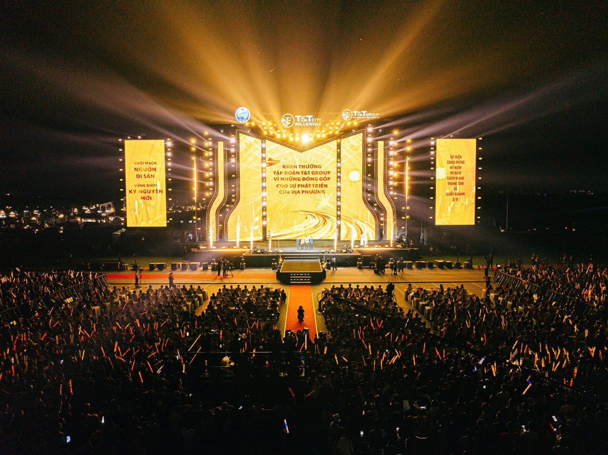 Đêm đại nhạc hội tại T&amp;T Milllennia thu hút gần 4 vạn người