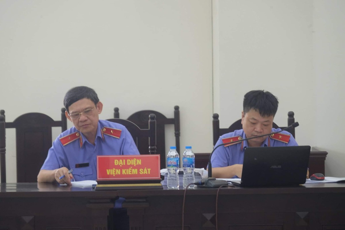 Đại diện Viện kiểm sát. Đại diện Viện kiểm sát.