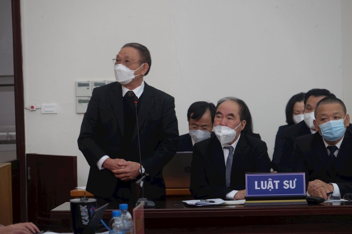 Các luật sư bào chữa tại tòa. Các luật sư bào chữa tại tòa.