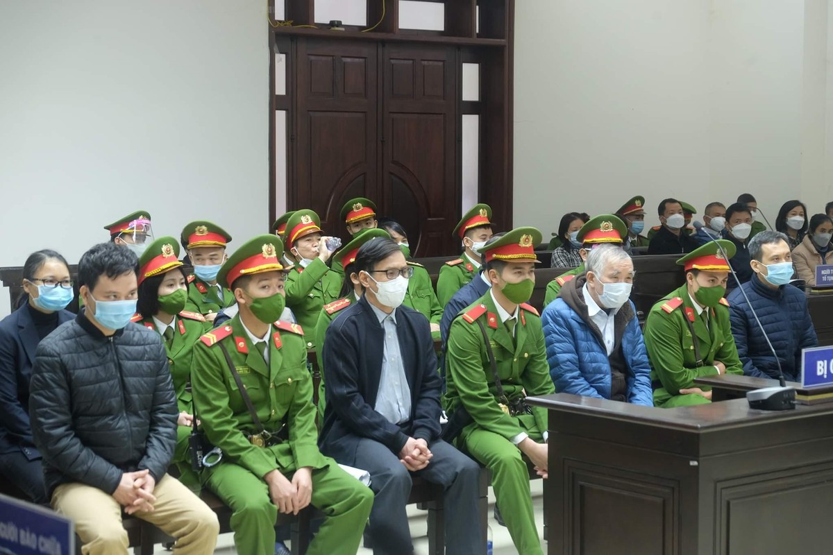 Các bị cáo hầu tòa. Các bị cáo hầu tòa.