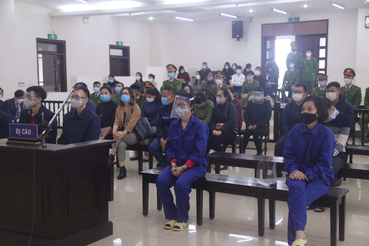 Các bị cáo tại tòa. Các bị cáo tại tòa.