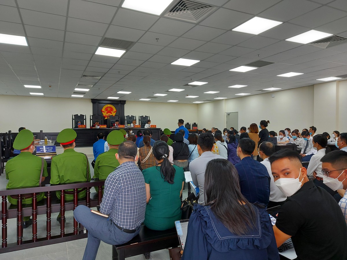 Quang cảnh phiên tòa sáng 5/4. Quang cảnh phiên tòa sáng 5/4.