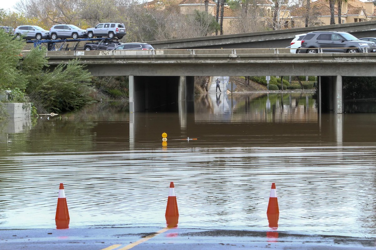 El Nino có xu hướng mang mưa lớn hơn đến các vùng như Nam California như đã xảy ra vào năm 2016, thường dẫn đến lũ lụt. El Nino có xu hướng mang mưa lớn hơn đến các vùng như Nam California như đã xảy ra vào năm 2016, thường dẫn đến lũ lụt.