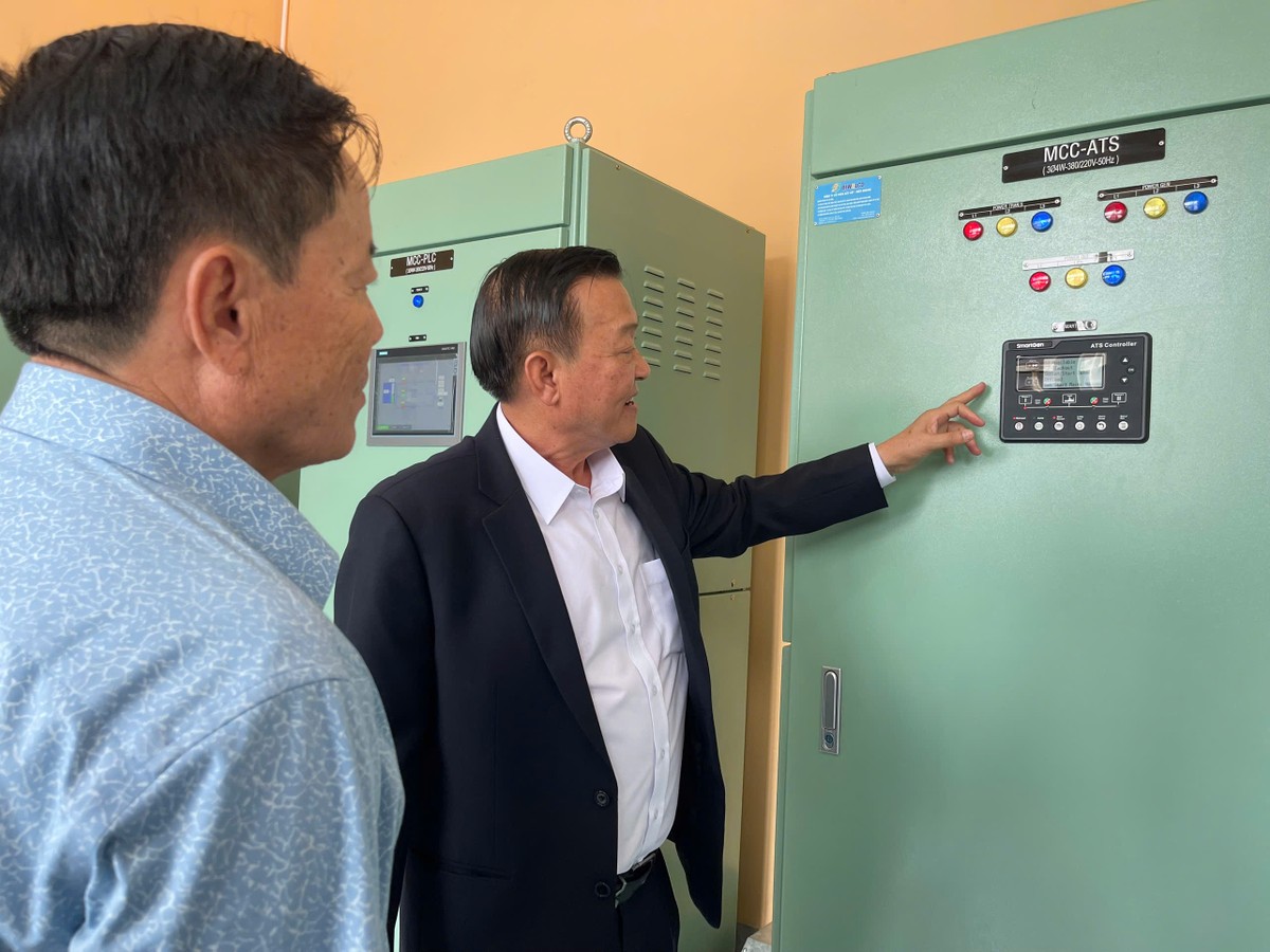 Ông Nguyễn Văn Thiền, Chủ tịch HĐQT Biwase giới thiệu hệ thống vận hành nhà máy nước Ông Nguyễn Văn Thiền, Chủ tịch HĐQT Biwase giới thiệu hệ thống vận hành nhà máy nước