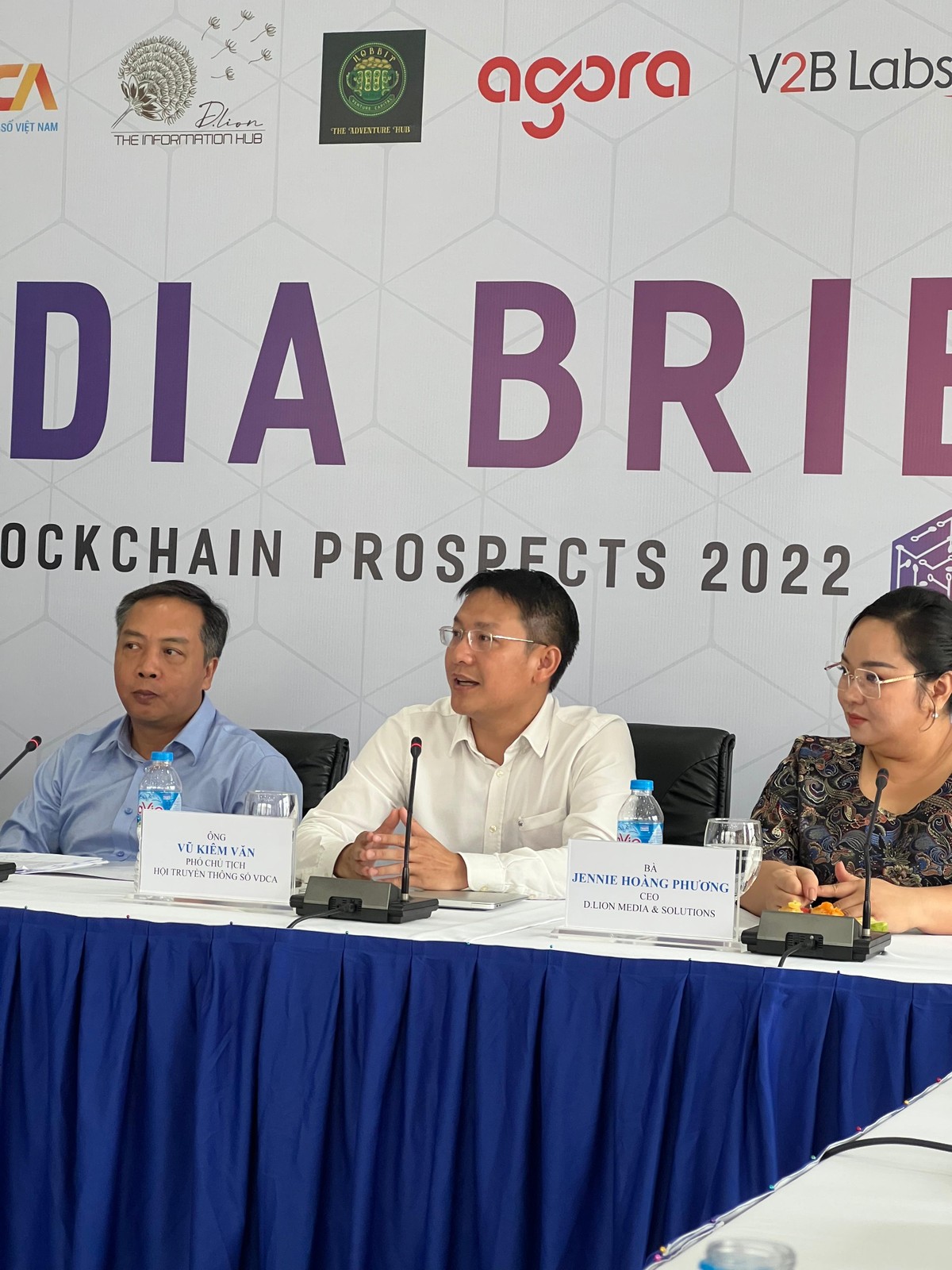 Ông Vũ Kiêm Văn (giữa), Phó chủ tịch hội truyền thông số (VDCA) chia sẻ tại buổi họp báo. Ông Vũ Kiêm Văn (giữa), Phó chủ tịch hội truyền thông số (VDCA) chia sẻ tại buổi họp báo.