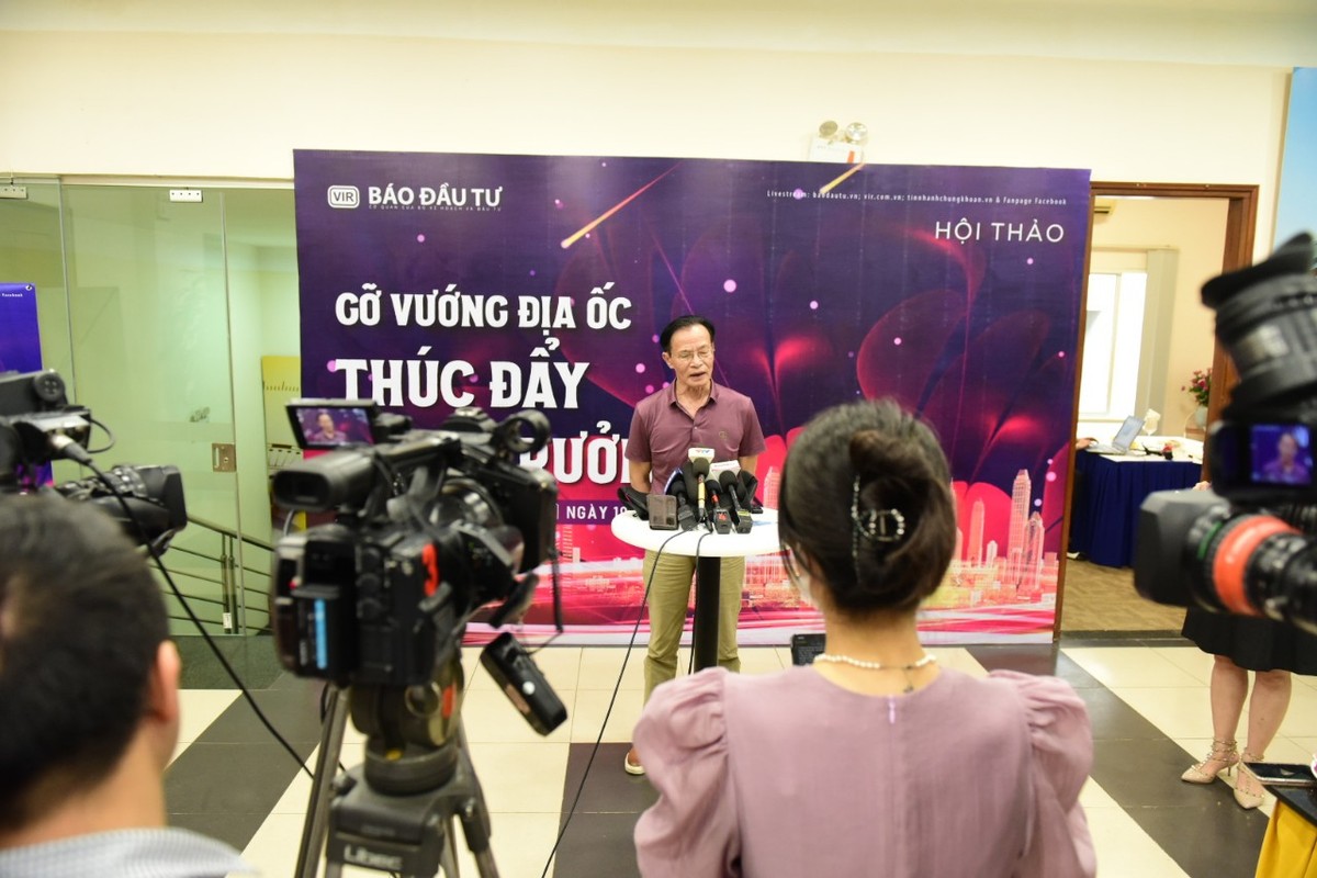 TS. Lê Xuân Nghĩa chia sẻ bên lề hội thảo TS. Lê Xuân Nghĩa chia sẻ bên lề hội thảo