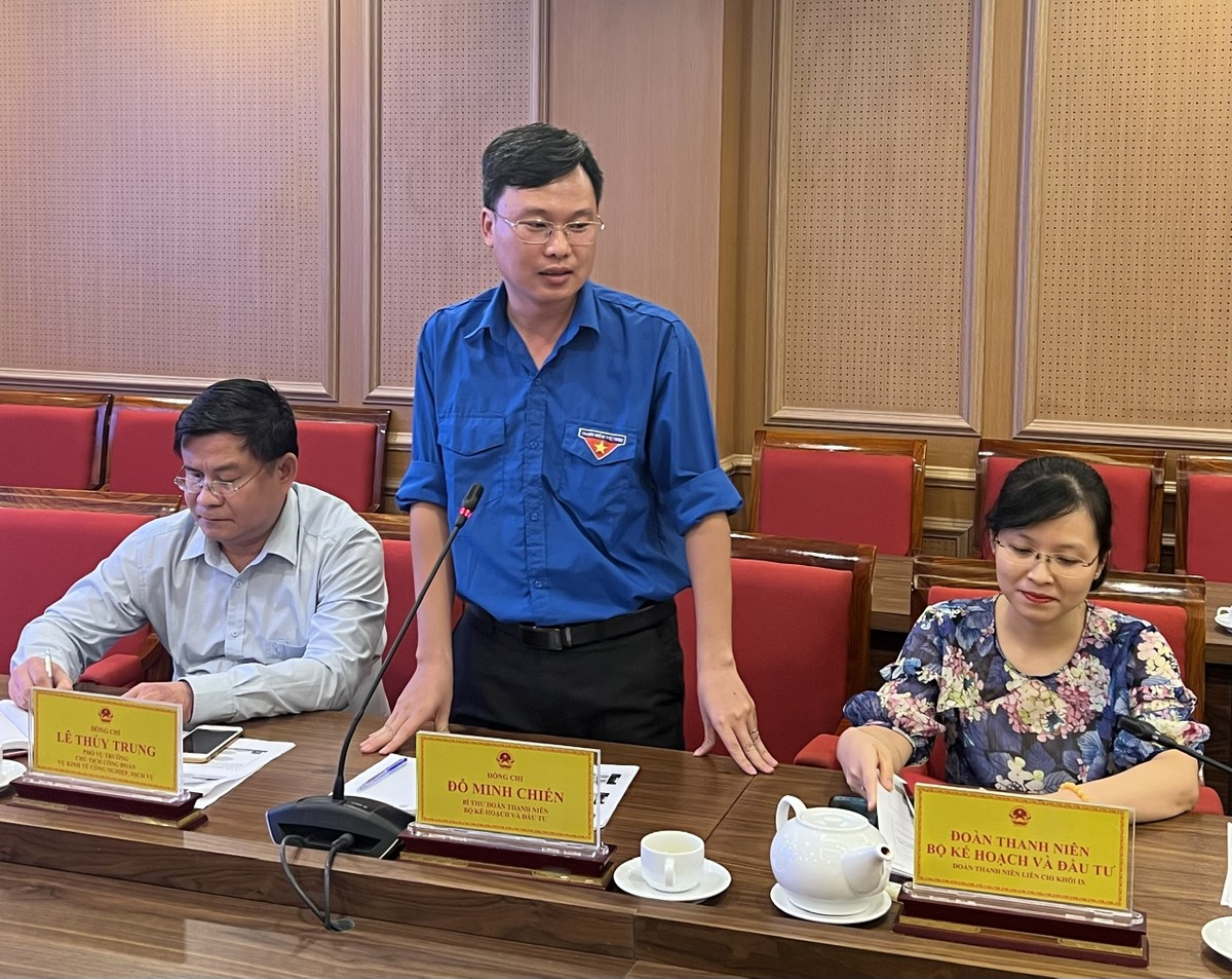 Ông Đỗ Minh Chiến, Bí thư Đoàn Thanh niên bộ Kế hoạch và Đầu tư kết luận tại hội thảo Ông Đỗ Minh Chiến, Bí thư Đoàn Thanh niên bộ Kế hoạch và Đầu tư kết luận tại hội thảo