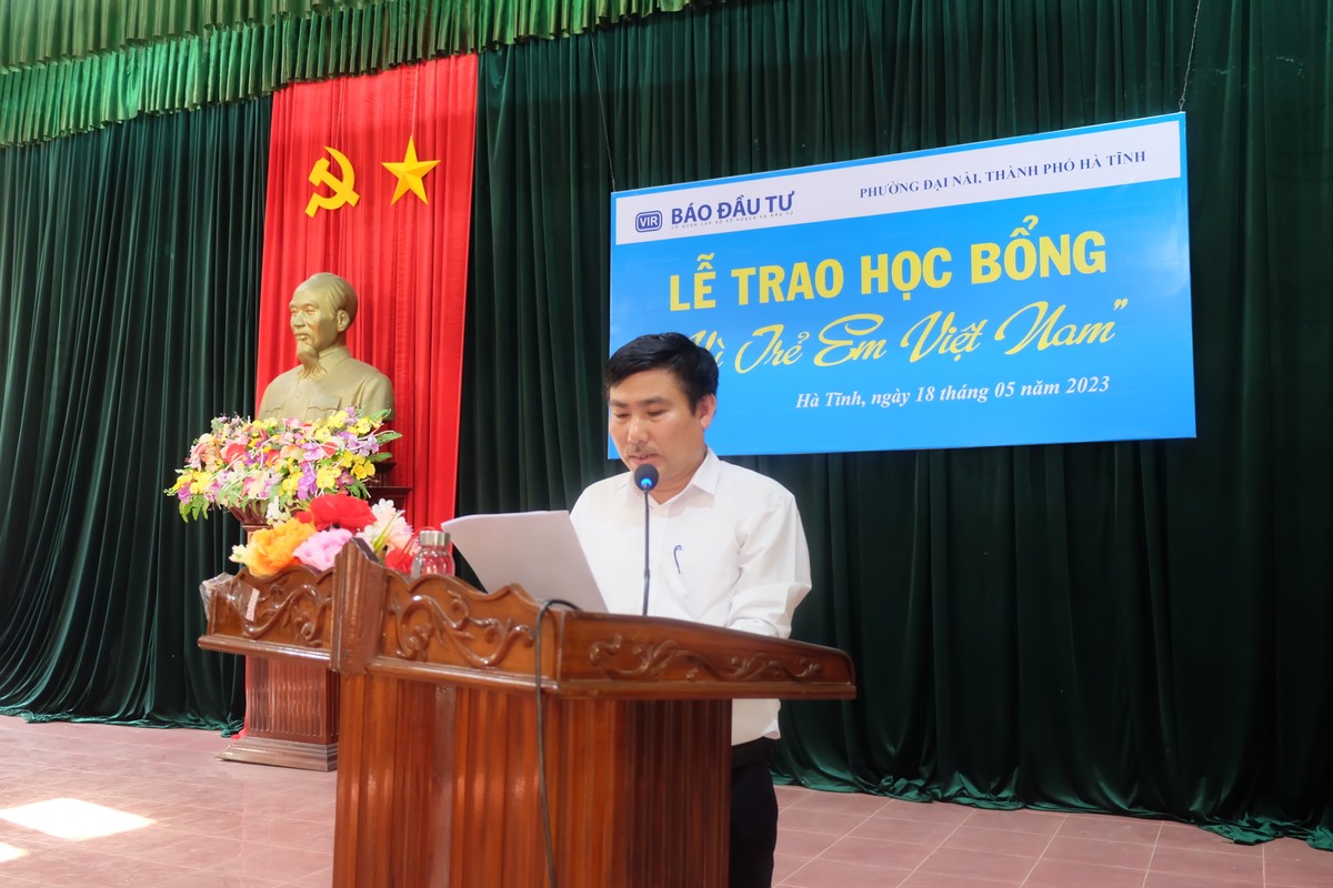 Ông Phạm Mạnh Hiền - Chủ tịch UBND phường Đại Nài cảm ơn các nhà tài trợ Ông Phạm Mạnh Hiền - Chủ tịch UBND phường Đại Nài cảm ơn các nhà tài trợ