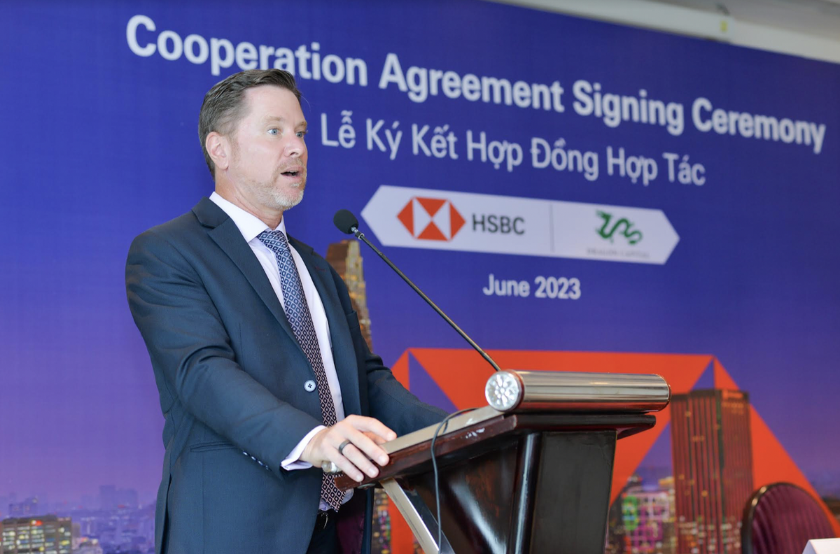 Ông Tim Evans, Tổng Giám đốc HSBC Việt Nam phát biểu tại lễ ký kết. Ông Tim Evans, Tổng Giám đốc HSBC Việt Nam phát biểu tại lễ ký kết.