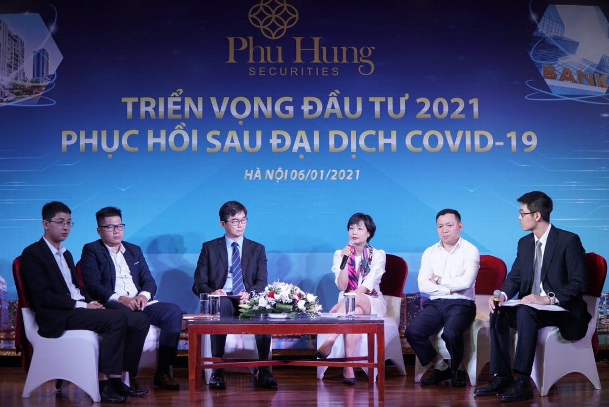 Các chuyên gia trao đổi tại hội thảo.