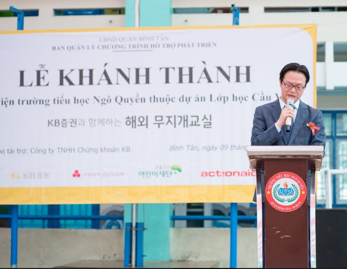 Ông Oh Cheolwu – Quyền Tổng giám đốc Công ty cổ phần Chứng khoán KB Việt Nam (KBSV) phát biểu tại lễ Khánh thành thư viện