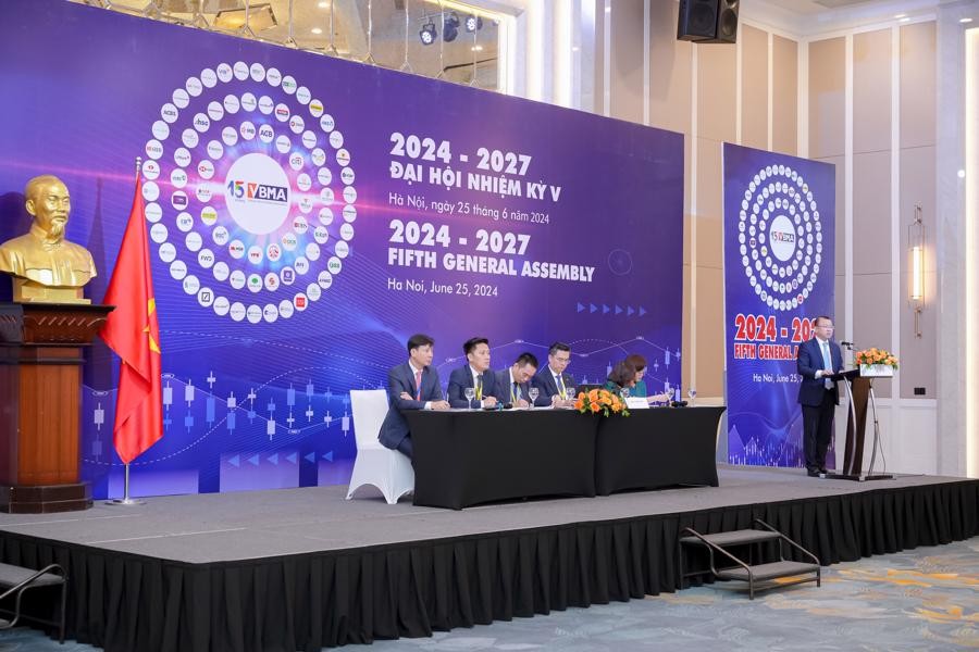 Ông Nguyễn Hoàng Dương, Phó vụ trưởng, Vụ Tài chính các ngân hàng và tổ chức tài chính, Bộ Tài Chính phát biểu tại đại hội