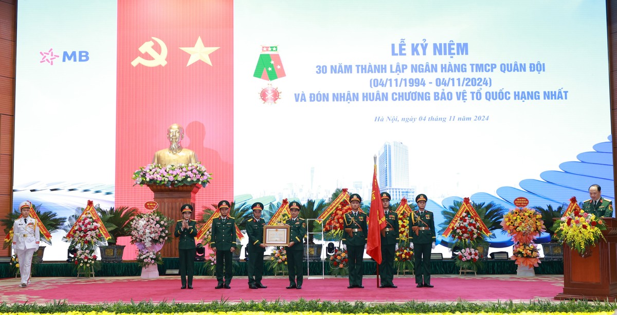 MB đón nhận Huân chương Bảo vệ Tổ quốc hạng Nhất MB đón nhận Huân chương Bảo vệ Tổ quốc hạng Nhất