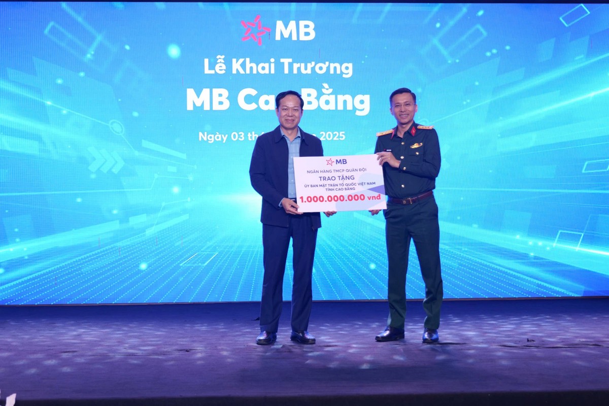 MB trao tặng 1 tỷ đồng cho UBMTTQ tỉnh Cao Bằng