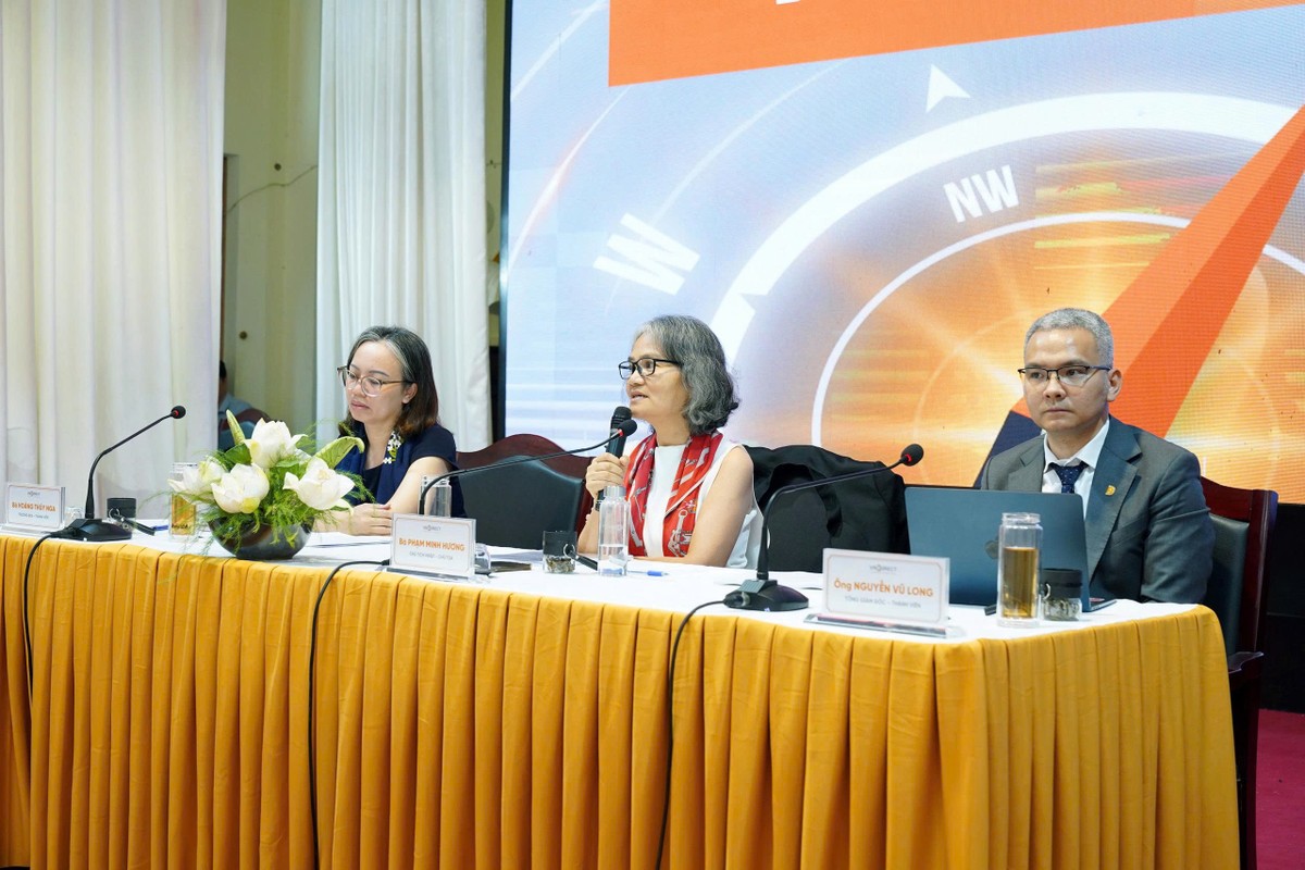 HĐQT và Ban lãnh đạo VNDIRECT trả lời cổ đông trong phần thảo luận HĐQT và Ban lãnh đạo VNDIRECT trả lời cổ đông trong phần thảo luận