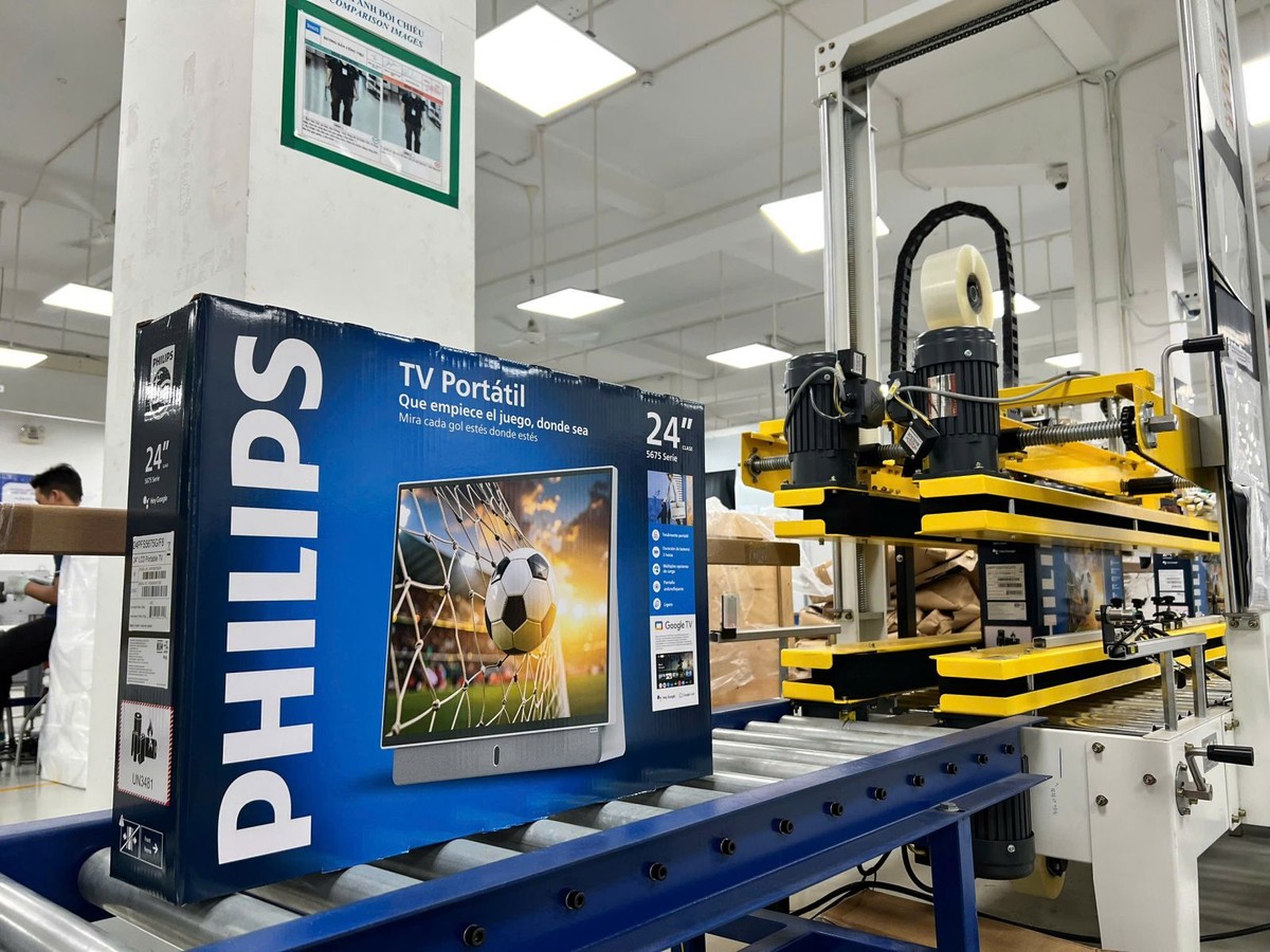 Thành phẩm tivi hoàn thiện được đóng gói cẩn thận Thành phẩm tivi hoàn thiện được đóng gói cẩn thận