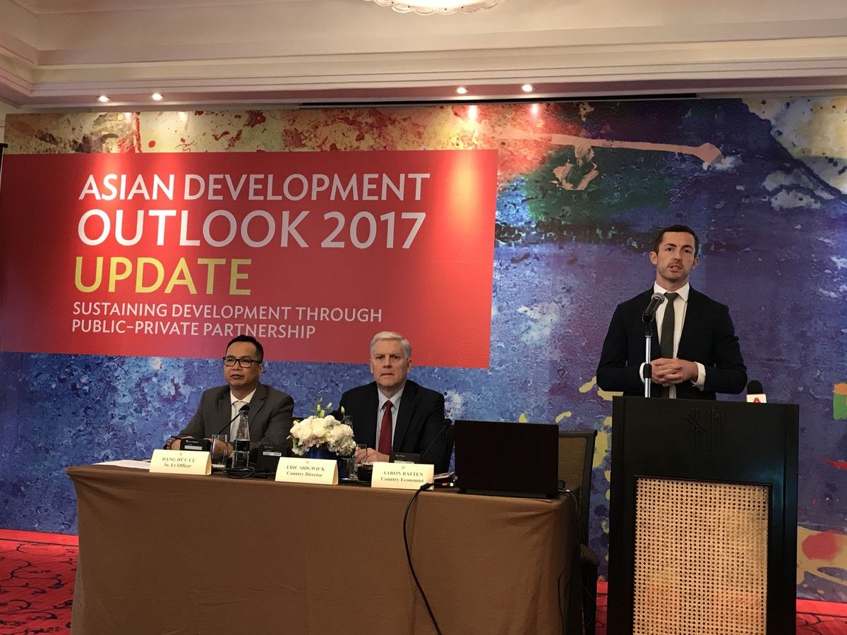 ADB: Nền kinh tế Việt Nam vững vàng trước các cú sốc ngoài dự kiến ảnh 1