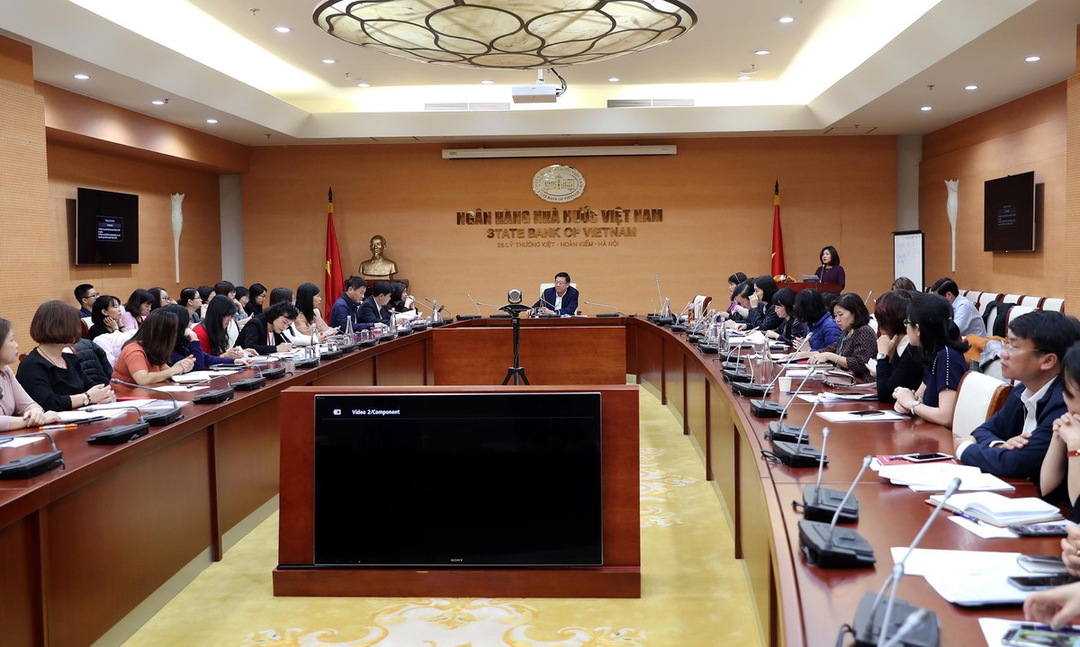 Ông Nguyễn Quốc Hùng, Tổng Thư ký Hiệp hội Ngân hàng Việt Nam điều hành Hội nghị. Ông Nguyễn Quốc Hùng, Tổng Thư ký Hiệp hội Ngân hàng Việt Nam điều hành Hội nghị.