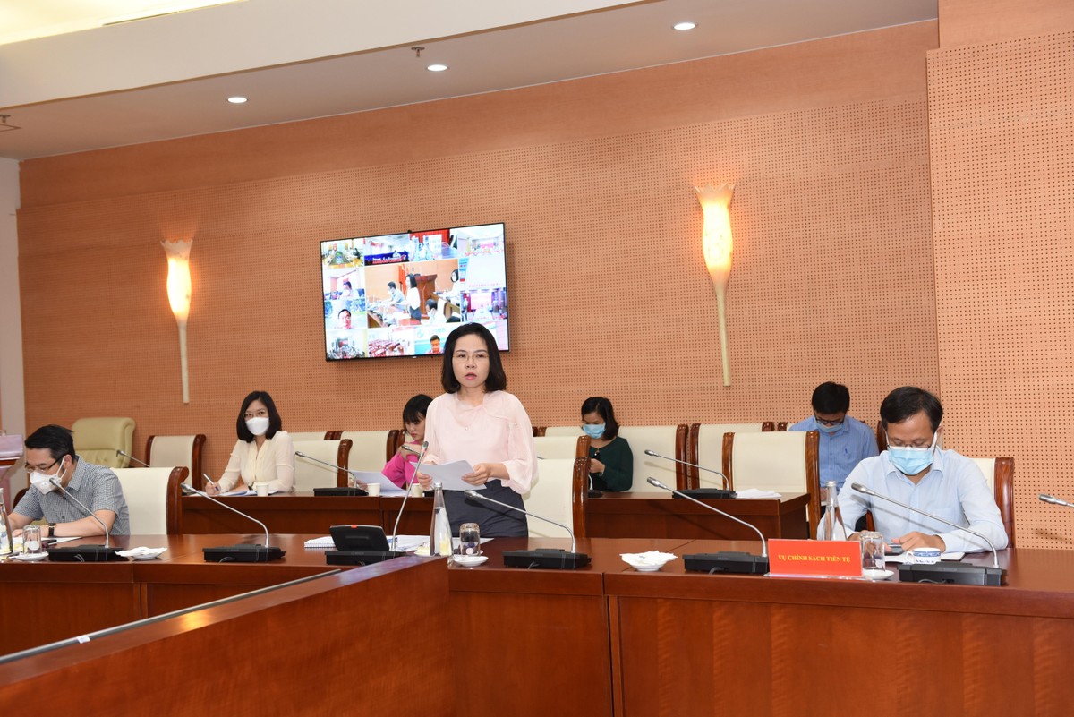 Bà Hà Thu Giang, Phó Vụ trưởng Vụ Tín dụng các ngành kinh tế, Ngân hàng Nhà nước Việt Nam phát biểu tại Hội nghị