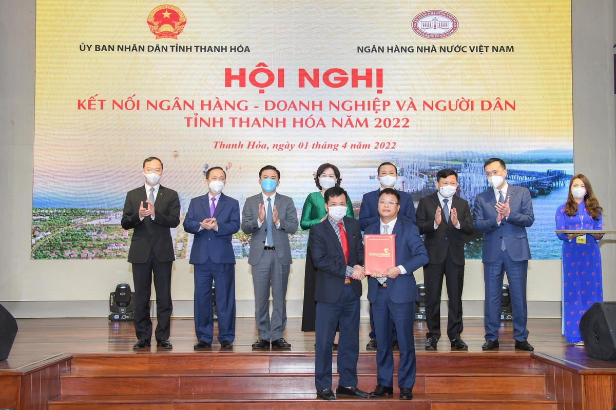 Cũng tại Hội nghị đã diễn ra Chương trình ký kết giữa các NHTM và doanh nghiệp tại Thanh Hóa. Theo đó, các NHTM cam kết cấp khoản tín dụng 21.055 tỷ đồng cho các doanh nghiệp. Cũng tại Hội nghị đã diễn ra Chương trình ký kết giữa các NHTM và doanh nghiệp tại Thanh Hóa. Theo đó, các NHTM cam kết cấp khoản tín dụng 21.055 tỷ đồng cho các doanh nghiệp.