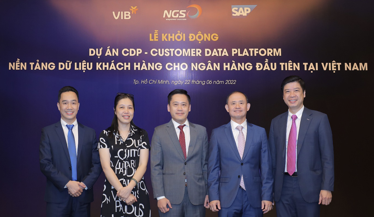 Đại diện VIB, SAP Việt Nam và NGS tại Lễ khởi động dự án CDP sáng ngày 22/06 Đại diện VIB, SAP Việt Nam và NGS tại Lễ khởi động dự án CDP sáng ngày 22/06