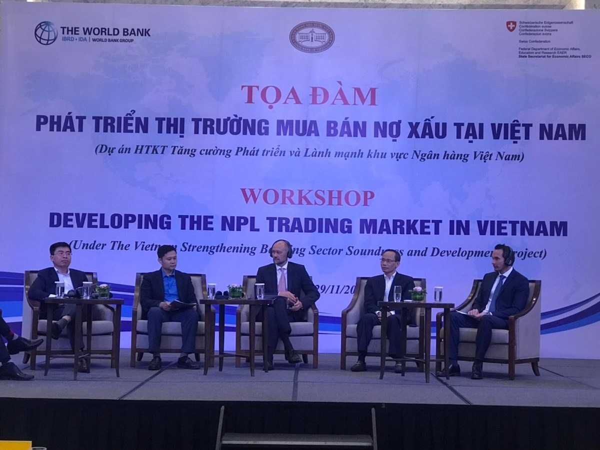 Các diễn giả thảo luận tại sự kiện