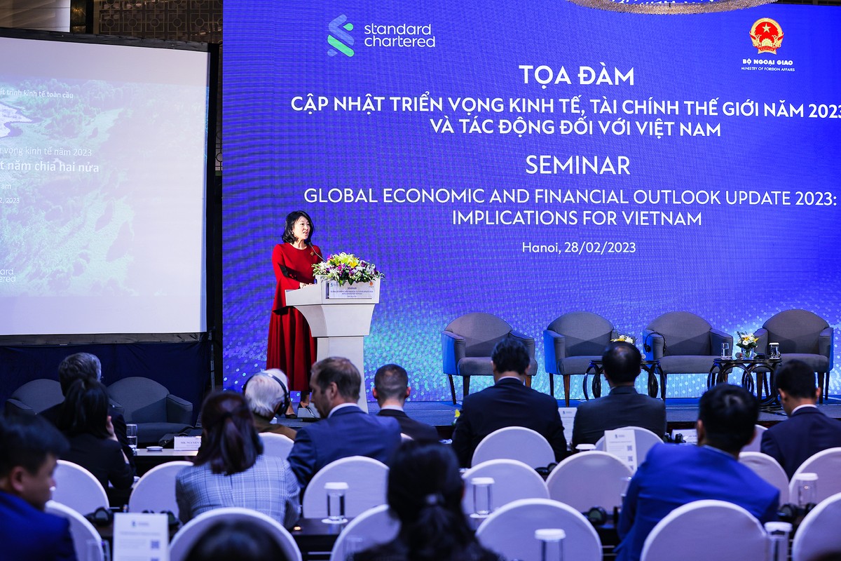 Bà Michele Wee, Tổng giám đốc, Ngân hàng Standard Chartered Việt Nam Bà Michele Wee, Tổng giám đốc, Ngân hàng Standard Chartered Việt Nam