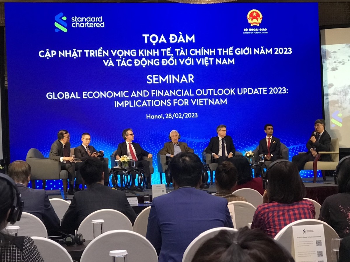 Các diễn giả thảo luận tại Toạ đàm Các diễn giả thảo luận tại Toạ đàm
