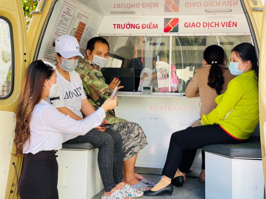 Năm 2022, Agribank Kon Tum đã triển khai 84 phiên bằng xe ô tô chuyên dùng với tổng số 2.123 lượt khách hàng giao dịch. (Ảnh: Nguồn Agribank Kon Tum)