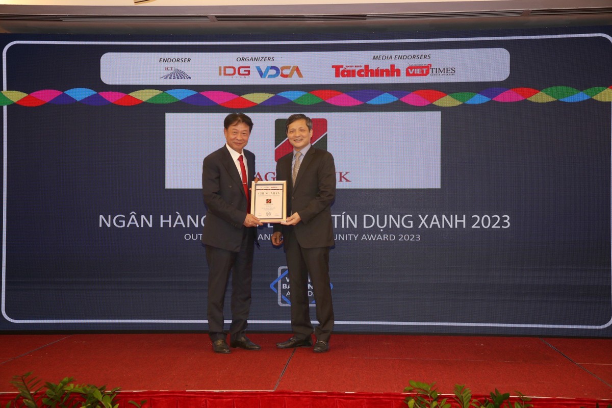 Agribank được vinh danh tại hạng mục “Ngân hàng tiêu biểu về Tín dụng xanh”. Agribank được vinh danh tại hạng mục “Ngân hàng tiêu biểu về Tín dụng xanh”.