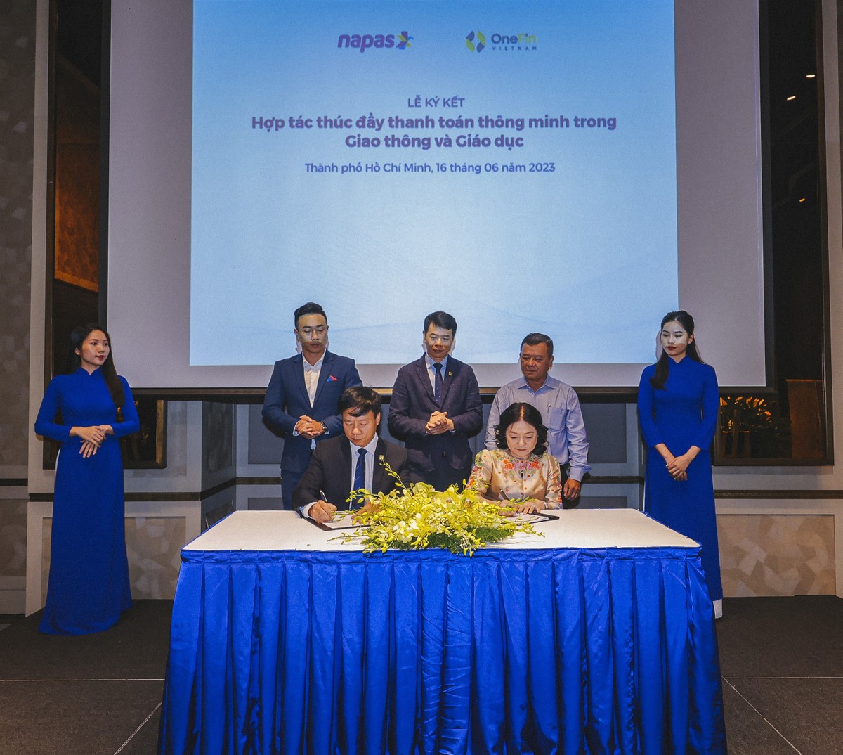 Lễ ký kết hợp tác giữa NAPAS và ONEFIN Việt Nam Lễ ký kết hợp tác giữa NAPAS và ONEFIN Việt Nam