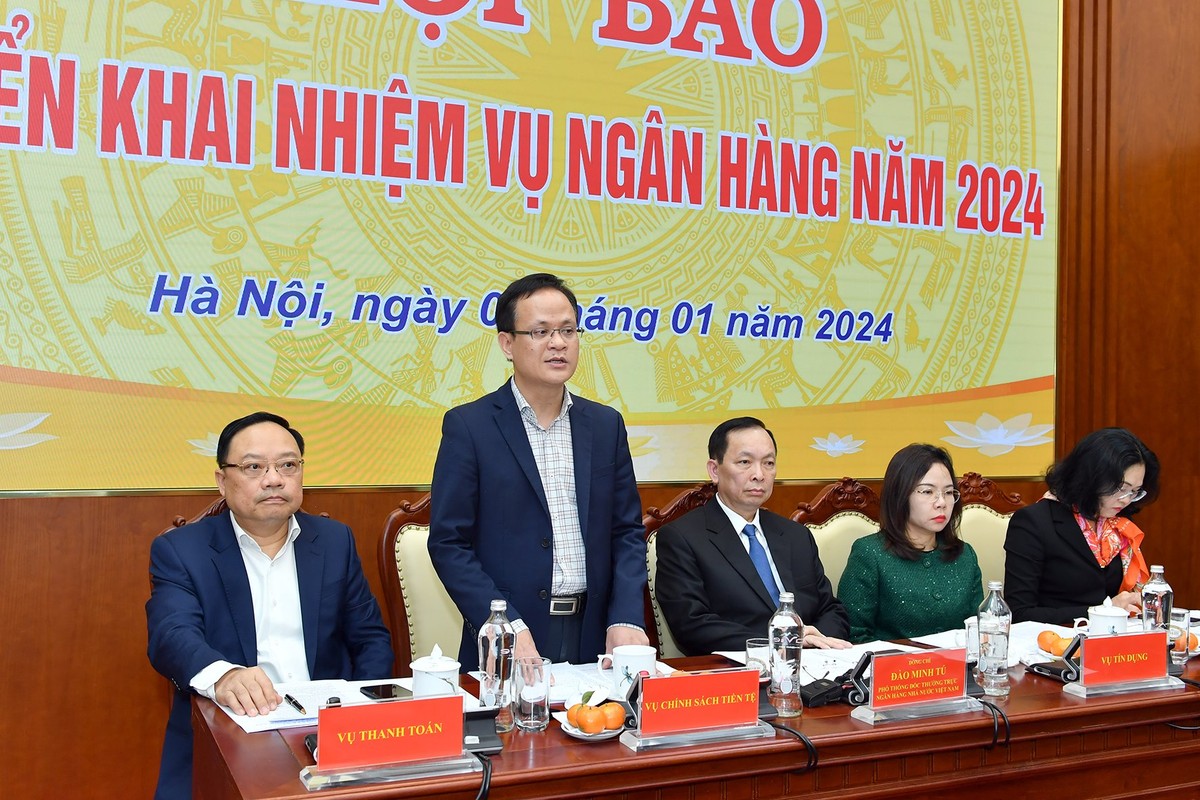 Ông Phạm Chí Quang, Vụ trưởng Vụ Chính sách tiền tệ, NHNN trả lời câu hỏi tại họp báo