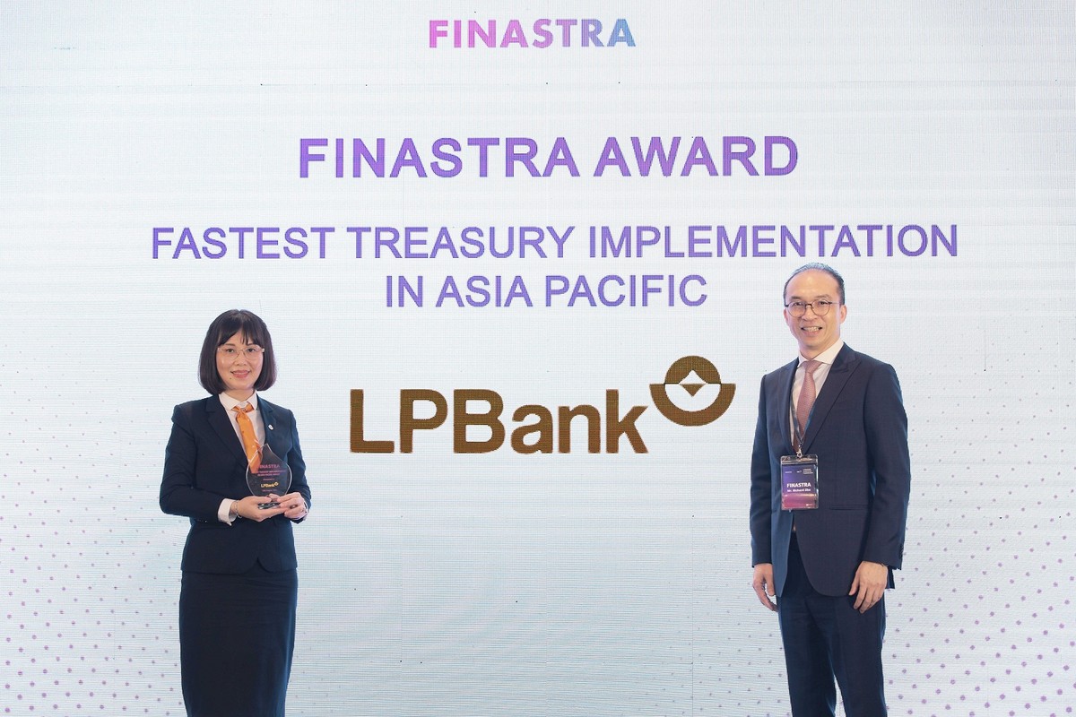 Bà Nguyễn Ánh Vân, Phó tổng giám đốc LPBank nhận giải Ngân hàng “Triển khai hệ thống Kondor Treasury nhanh nhất châu Á - Thái Bình Dương” Bà Nguyễn Ánh Vân, Phó tổng giám đốc LPBank nhận giải Ngân hàng “Triển khai hệ thống Kondor Treasury nhanh nhất châu Á - Thái Bình Dương”