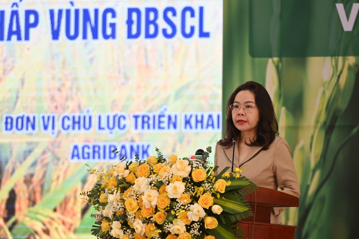 Bà Hà Thu Giang, Vụ trưởng Vụ Tín dụng các ngành kinh tế, NHNN chia sẻ thông tin tại sự kiện Bà Hà Thu Giang, Vụ trưởng Vụ Tín dụng các ngành kinh tế, NHNN chia sẻ thông tin tại sự kiện