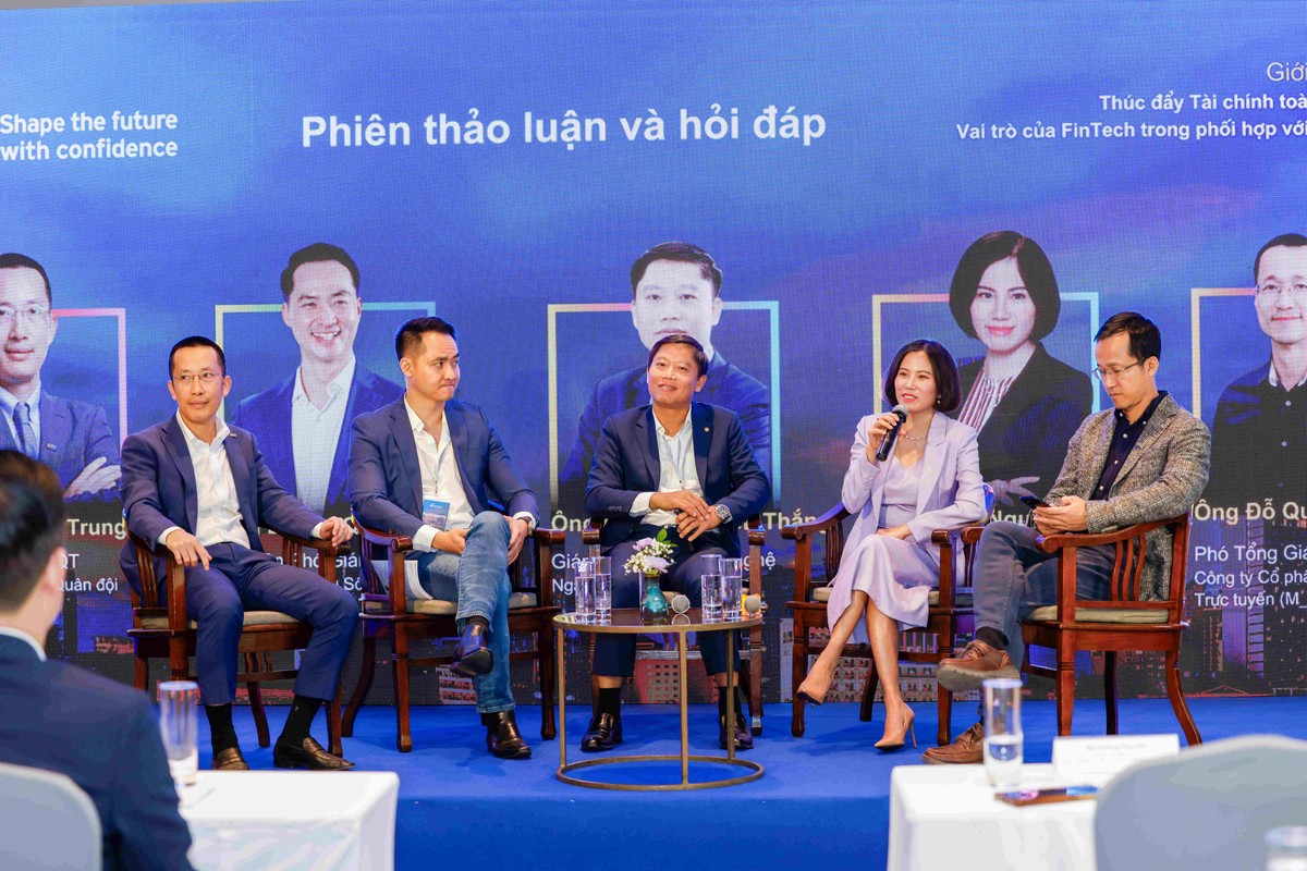 Các diễn giả thảo luận tại sự kiện Các diễn giả thảo luận tại sự kiện