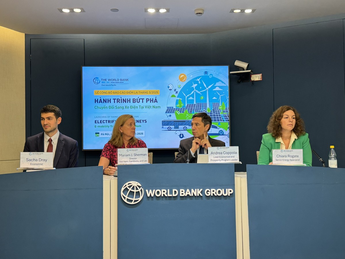 Các lãnh đạo của Ngân hàng Thế giới tại buổi họp báo sáng ngày 12/3/2025 Các lãnh đạo của Ngân hàng Thế giới tại buổi họp báo sáng ngày 12/3/2025