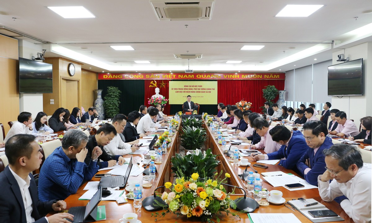 Quang cảnh buổi làm việc Quang cảnh buổi làm việc