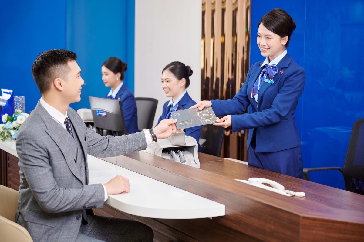 NCB liên tục khẳng định vị thế tiên phong trong việc phát triển các sản phẩm tài chính sáng tạo, gắn liền với tình yêu và lòng tự hào người Việt. NCB liên tục khẳng định vị thế tiên phong trong việc phát triển các sản phẩm tài chính sáng tạo, gắn liền với tình yêu và lòng tự hào người Việt.