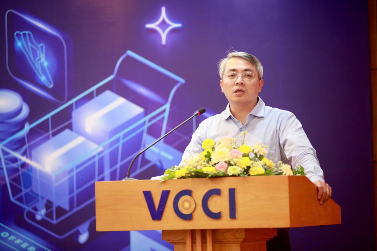 Ông Hoàng Ninh, Phó Cục trưởng Cục Thương mại điện tử và Kinh tế số (Bộ Công thương) phát biểu tại Hội thảo