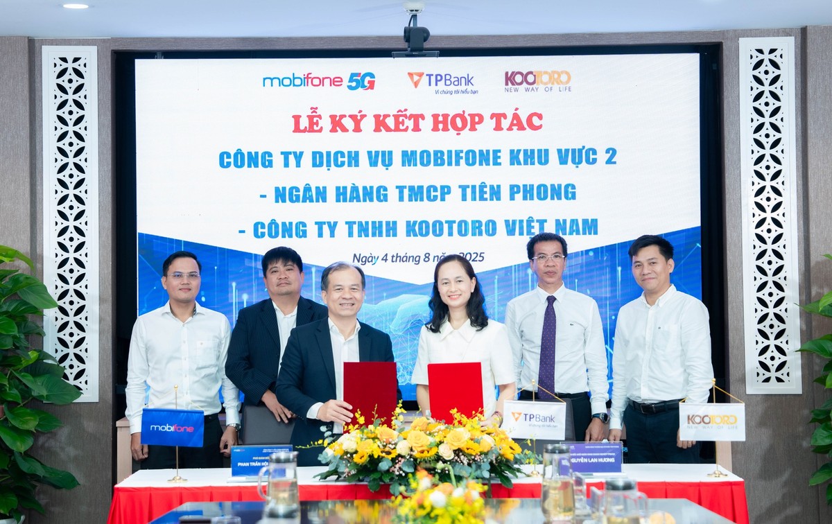 TPBank ký kết hợp tác chiến lược với MobiFone. TPBank ký kết hợp tác chiến lược với MobiFone.