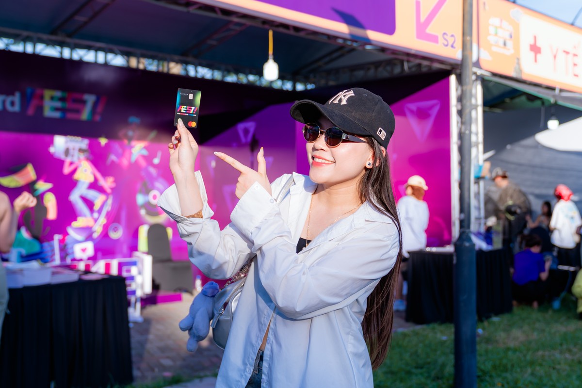 TPBank Mastercard FEST mang đến cho chủ thẻ lợi thế đặc biệt khi đặt vé concert hoặc các sự kiện giải trí. TPBank Mastercard FEST mang đến cho chủ thẻ lợi thế đặc biệt khi đặt vé concert hoặc các sự kiện giải trí.